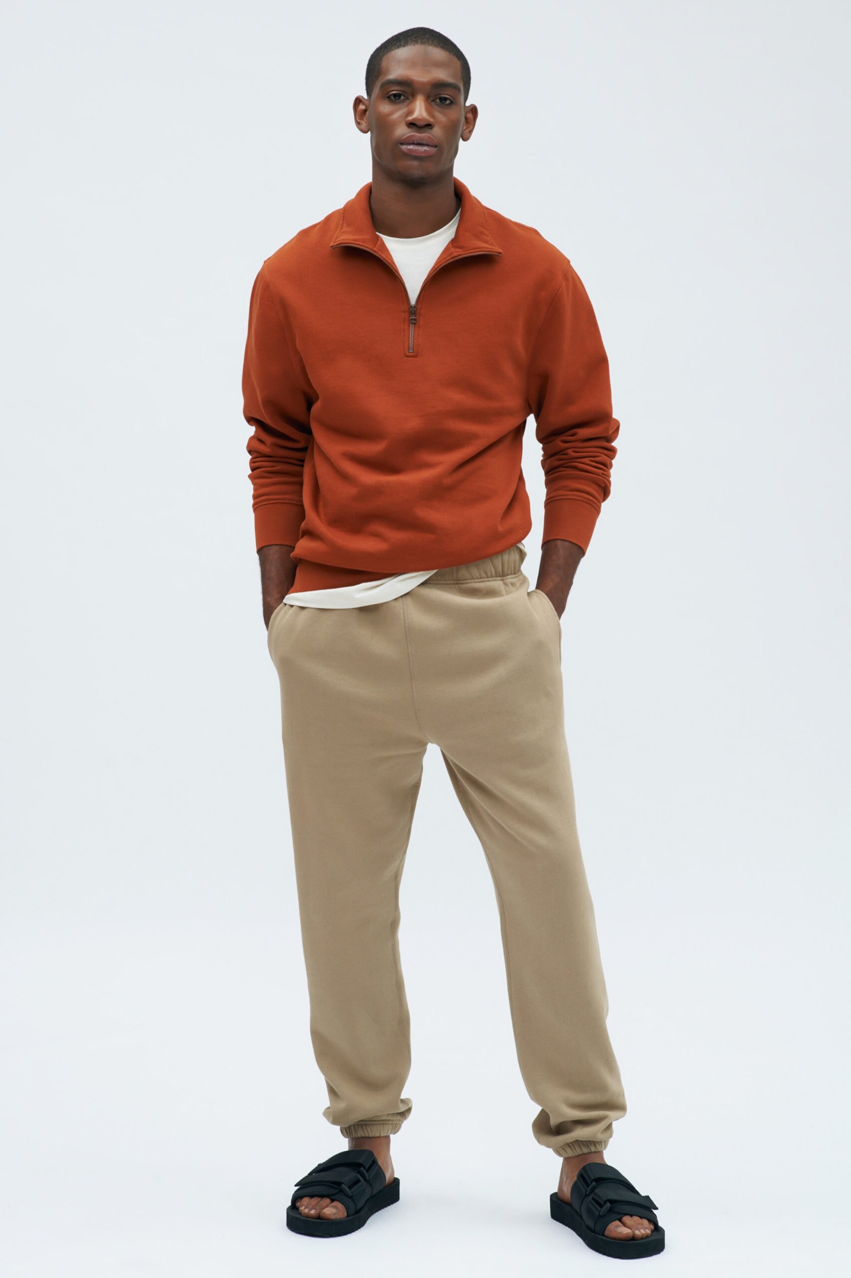Kotn Men&#8217;s Half Zip Sweatshirt in Bronze Brown
